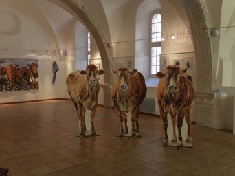 Exposition vue, three cows, oil on canvas, glued on wooden panels, 2021 Exposition vue, three cows, oil on canvas, glued on wooden panels, 2021